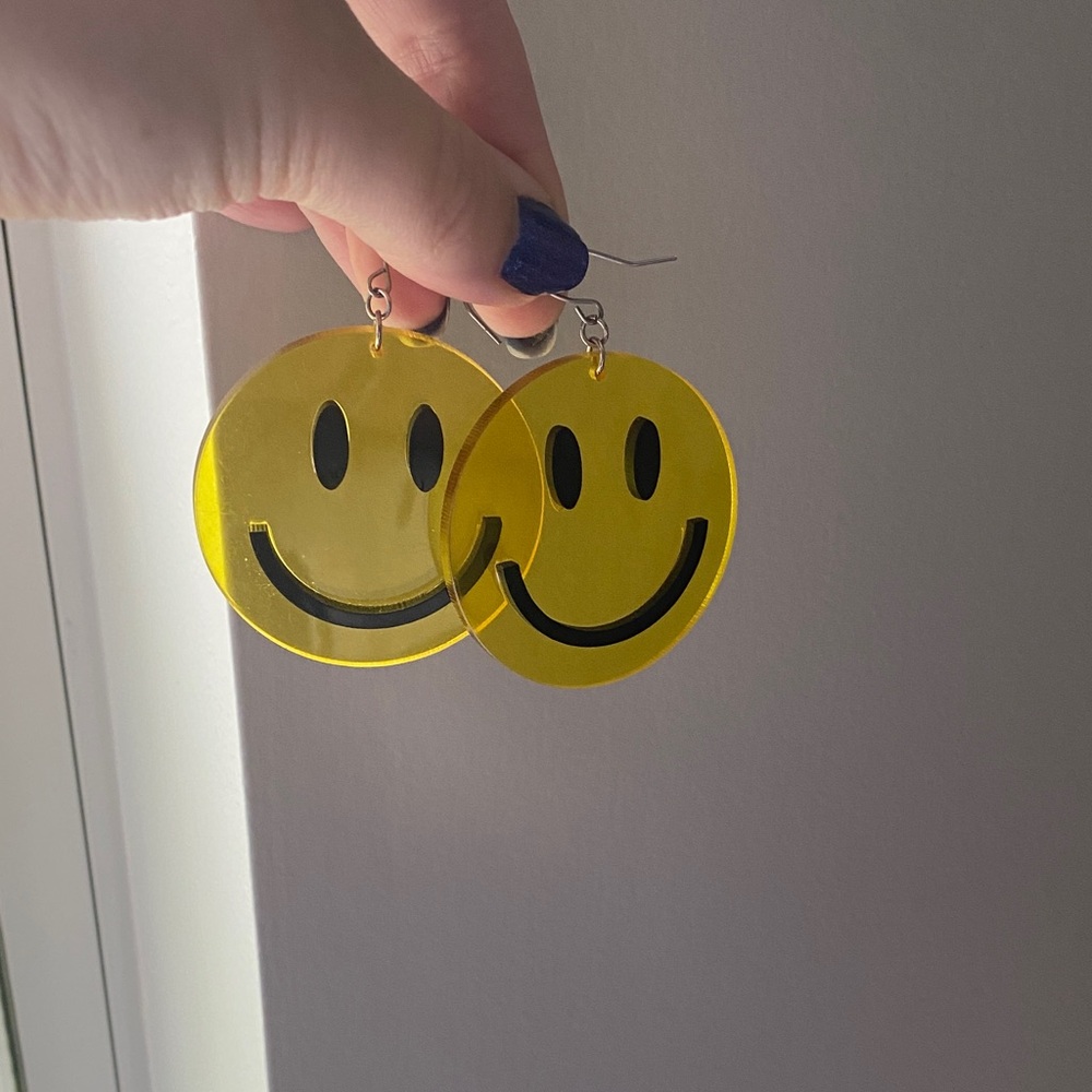 Smiley face earrings 🙂